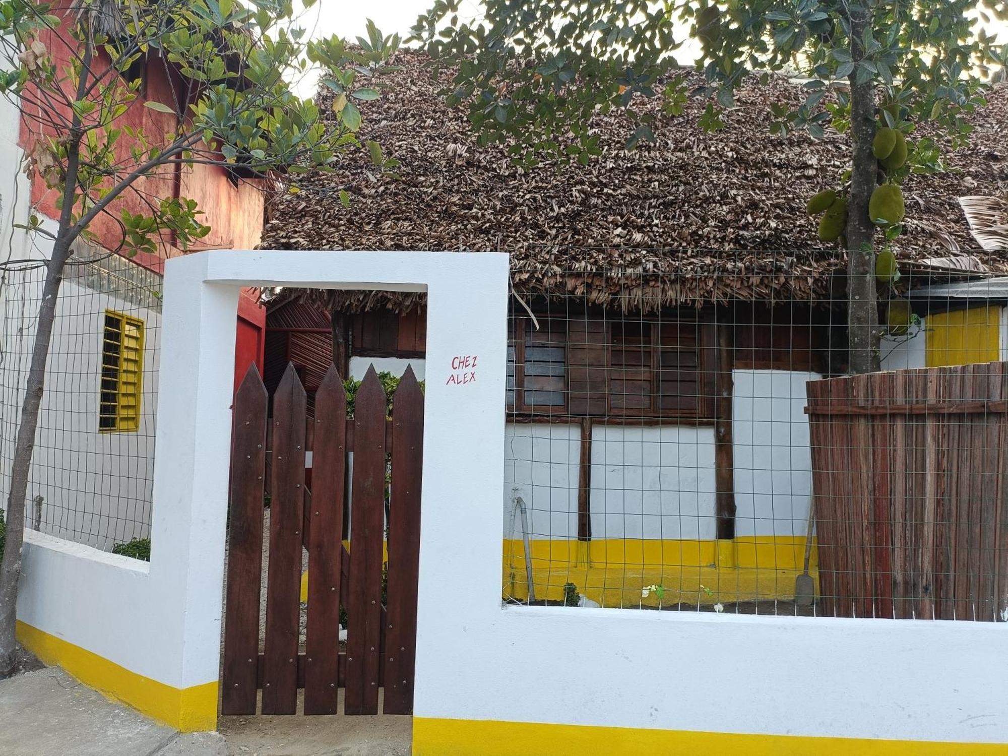 Chez Alex Bed & Breakfast Nosy-Be Bagian luar foto